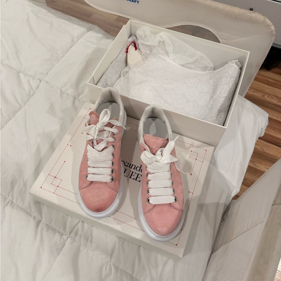 Sneaker - Picture 6 of 8